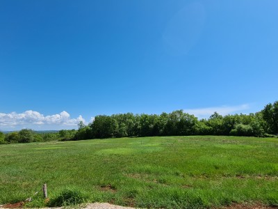 Gradbeno zemljišče v okolici Novigrada