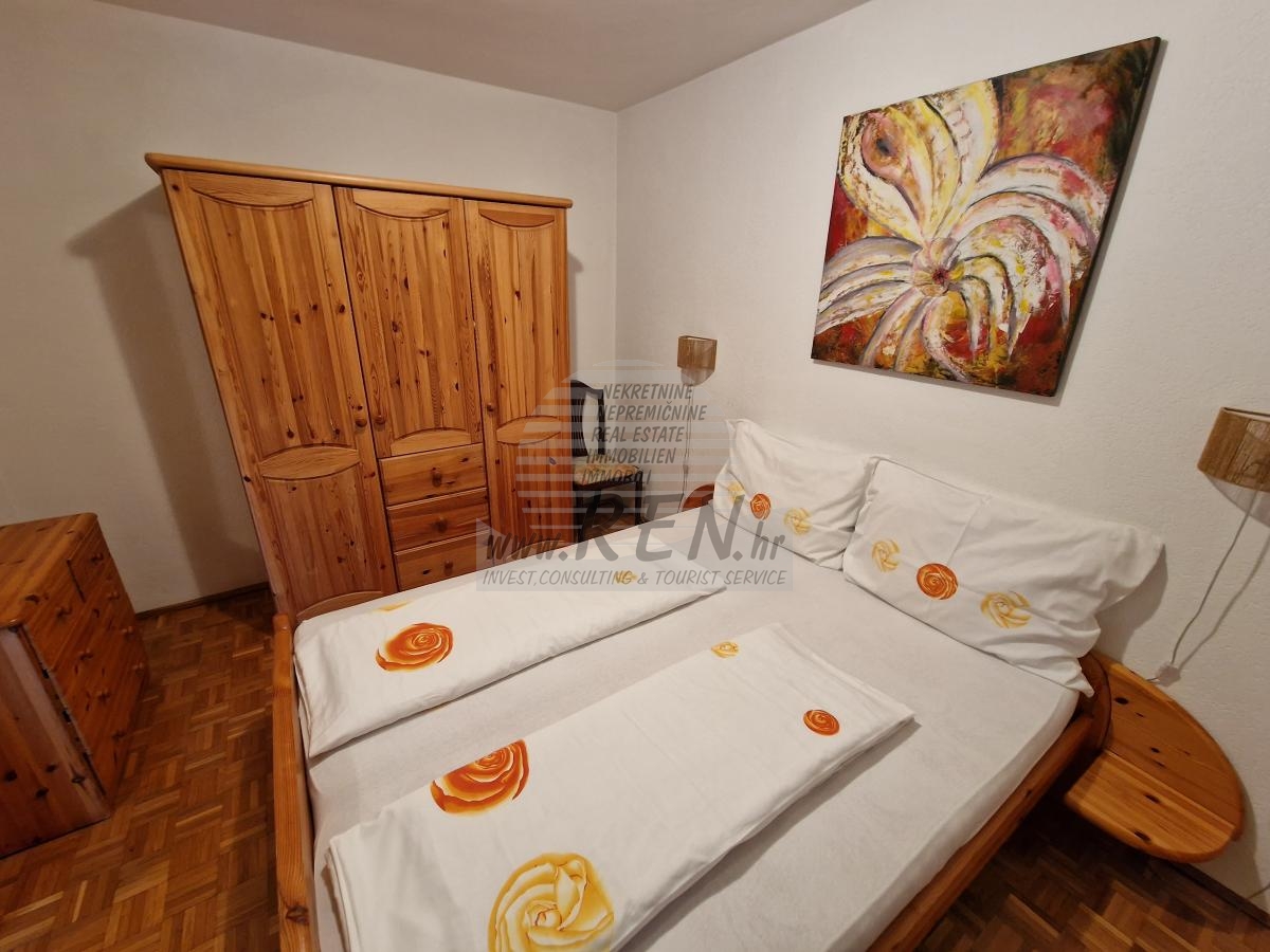 Einfamilienhaus in ruhiger Lage in der Nähe von Novigrad 28