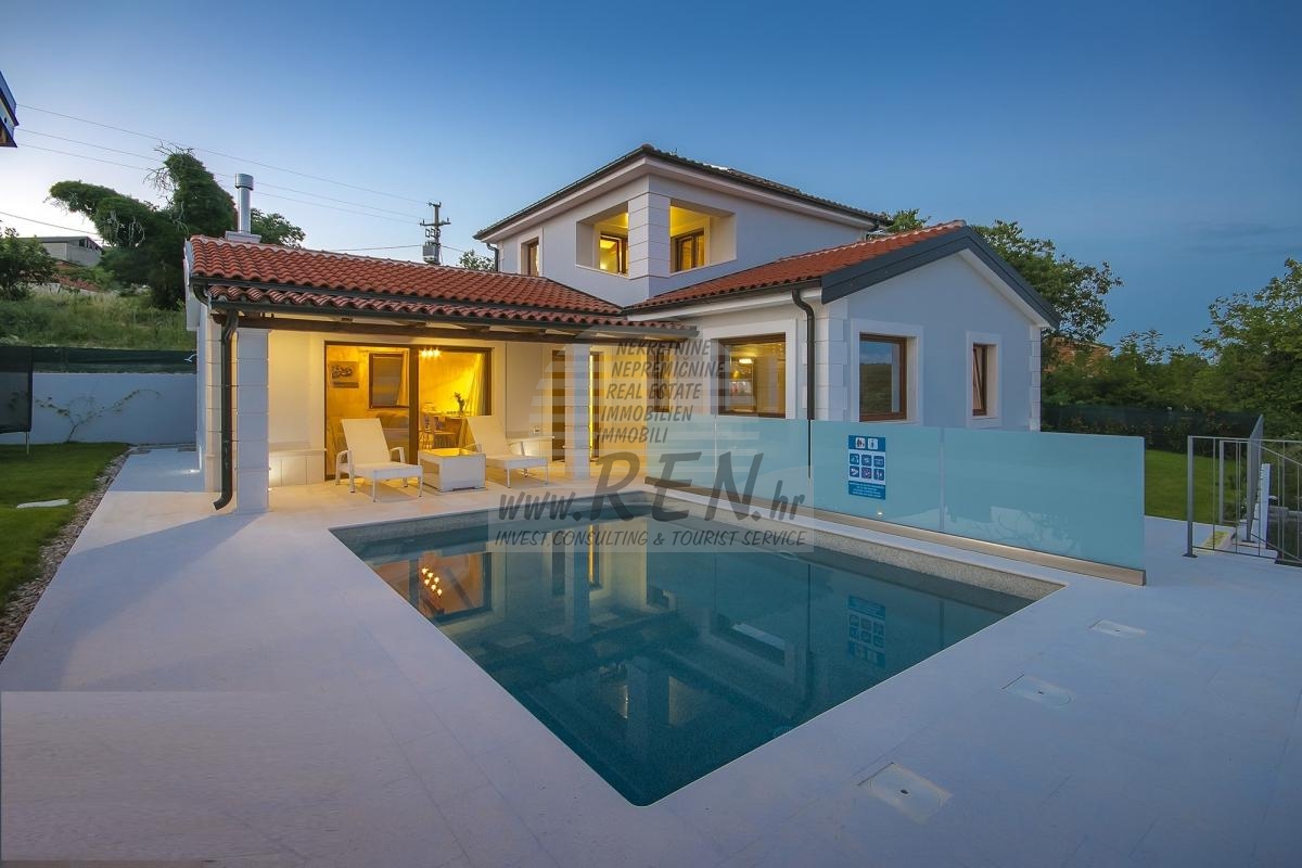 House with swimming pool near Brtonigla 4