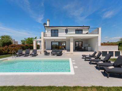 Luksuzna vila s bazenom u Brtonigli 2