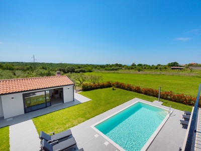 Luksuzna vila s bazenom u Brtonigli 14