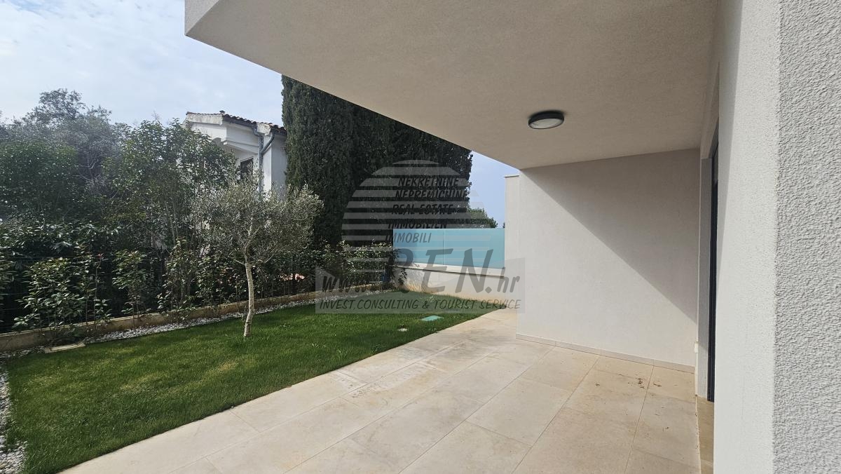 Doppelhaushälfte mit Pool in Strandnähe in Novigrad 4