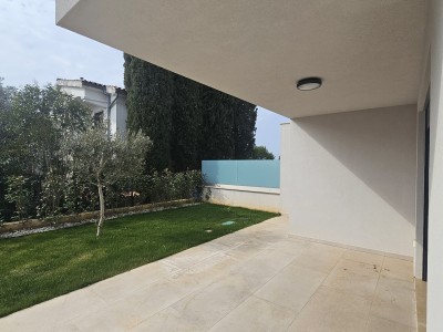 Doppelhaushälfte mit Pool in Strandnähe in Novigrad 4