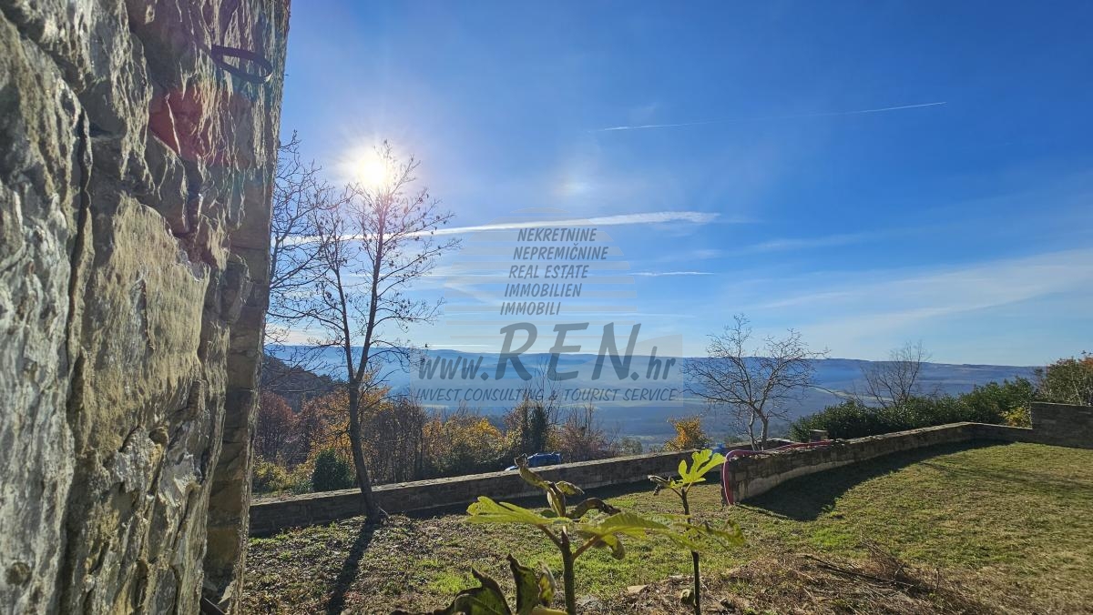 Steinruine mit Atemberaubendem Blick auf Motovun 9