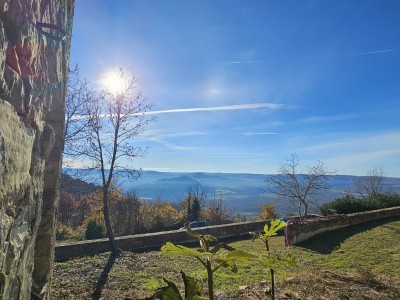 Steinruine mit Atemberaubendem Blick auf Motovun 9