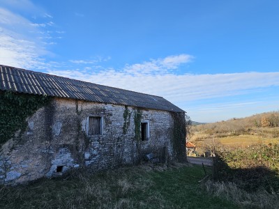 Stone house in a quiet location 4