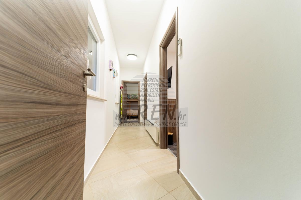 PRESTIGEHAUS MIT POOL – NUR 50 m VOM MEER 18