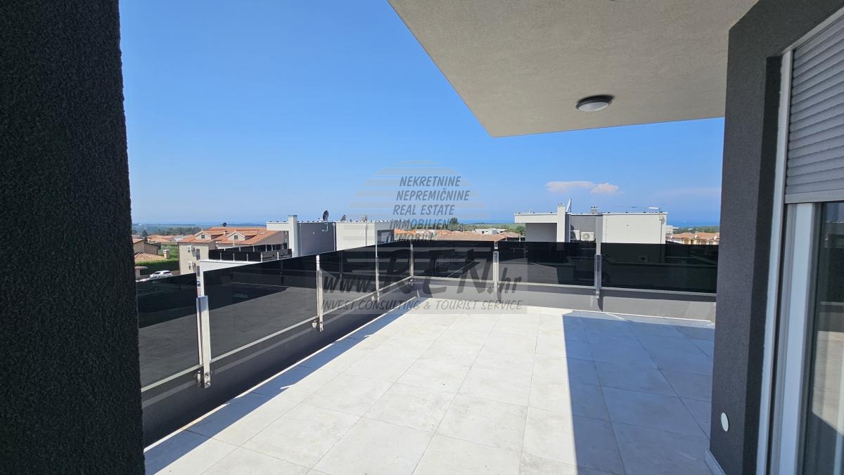 Stan sa krovnom terasom i pogledom na more 9