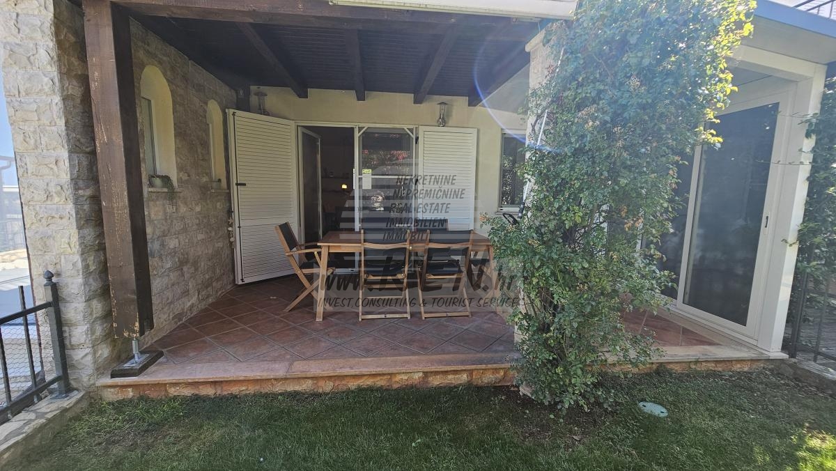 Mediteranska vrstna hiša s pogledom na morje – okolica Novigrada 9