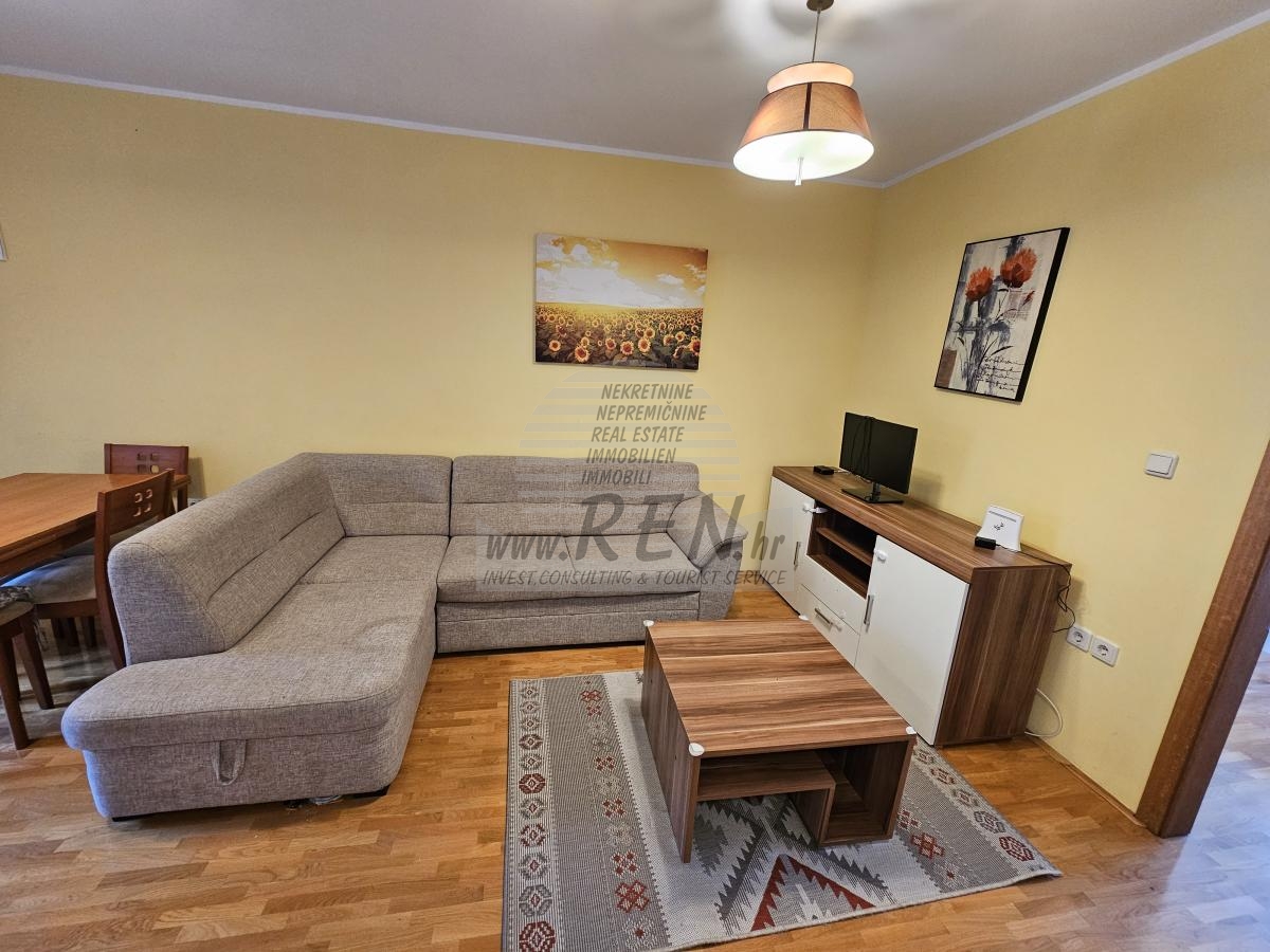 Apartment on the ground floor in the center of Novigrad 2