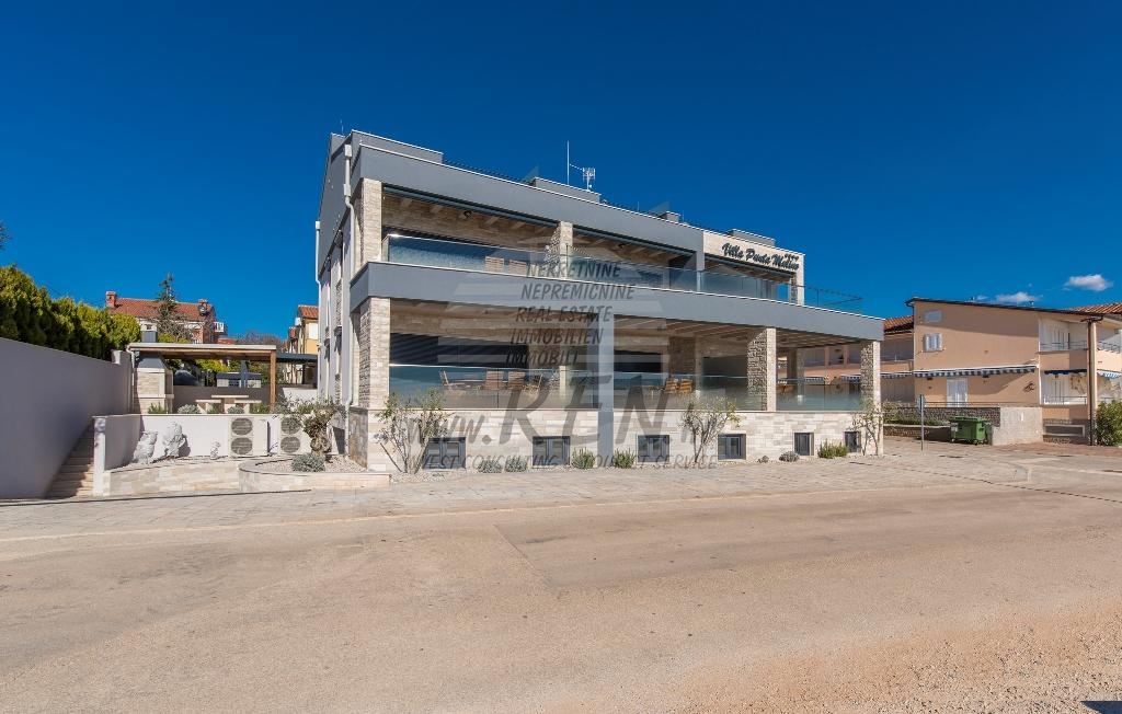 Luxury apartment in the vicinity of Umag, first row to the sea 17