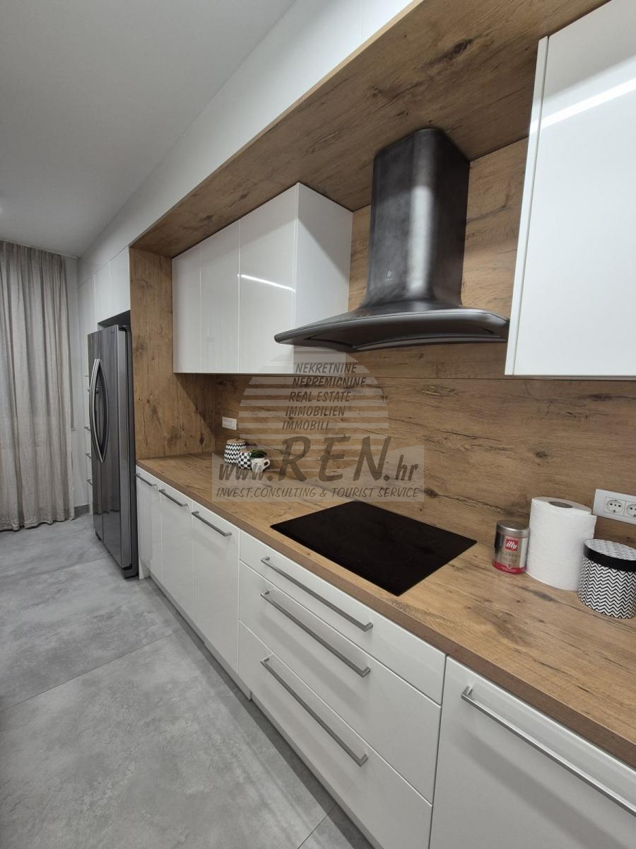 Ekskluzivno uređen stan 500 m od mora i centra – Rovinj 2