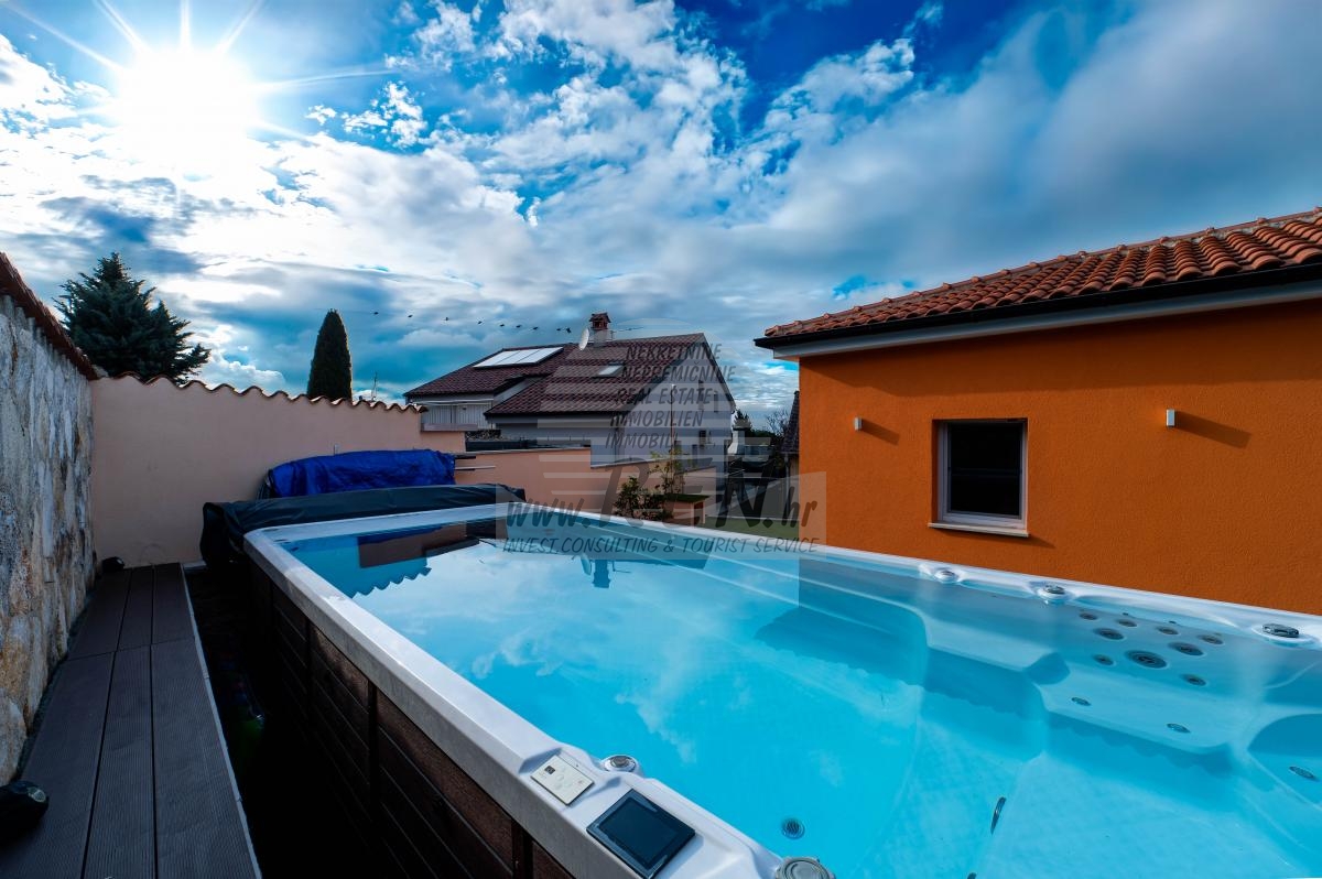 PRESTIGEHAUS MIT POOL – NUR 50 m VOM MEER 5