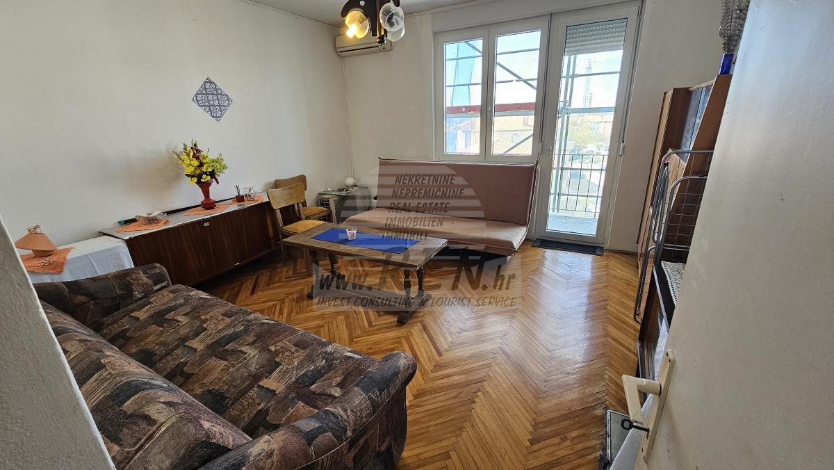 Stan u centru Umaga s terasom prema moru – 2 spavaće sobe 2
