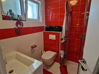 Stan s velikim vrtom blizu mora – Novigrad 16