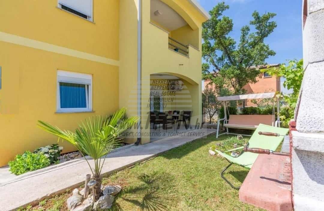 Dvojna kuća blizu mora u okolici Novigrada 1