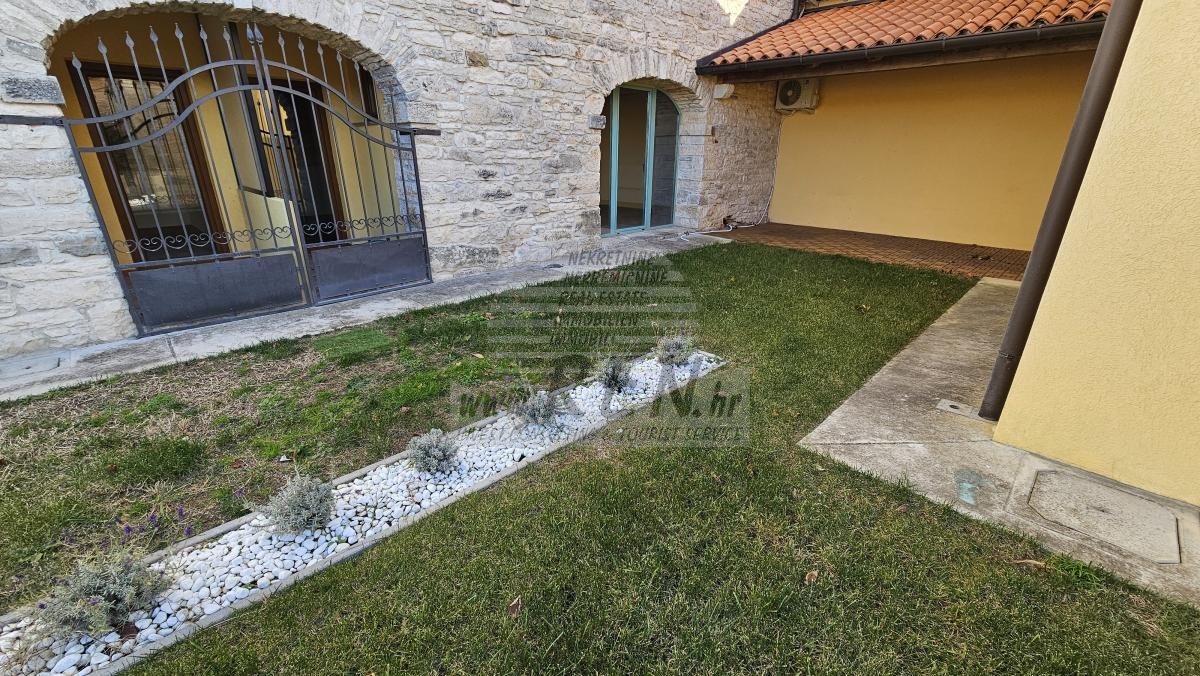 Erdgeschosswohnung mit Garten und überdachter Sommerküche 1