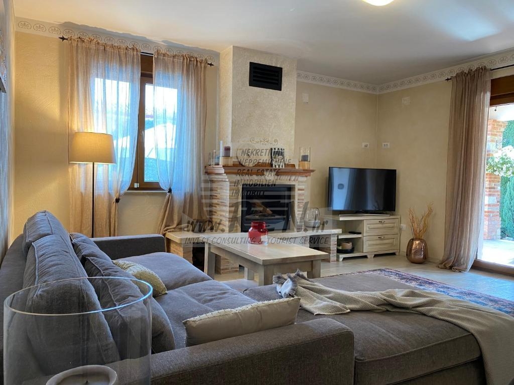 Mediterranean Villa with Pool – Just 300 m from the Sea 9