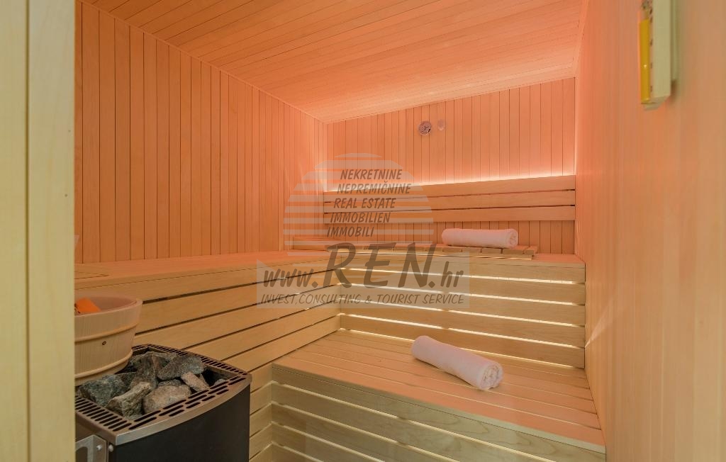 Luxury apartment in the vicinity of Umag, first row to the sea 16