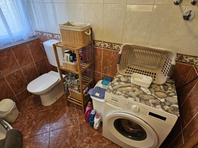 Krajnja kuća u nizu s dva stambena dijela i vrtom 8