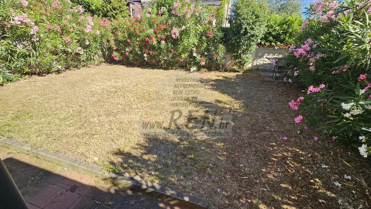 Obiteljski dom s vrtom i pogledom na more – Novigrad 16