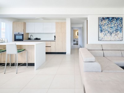 Apartment in the first row to the sea with elevator and garage 2