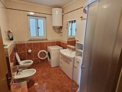 Samostojeća prizemnica s uređenim vrtom blizu mora 17