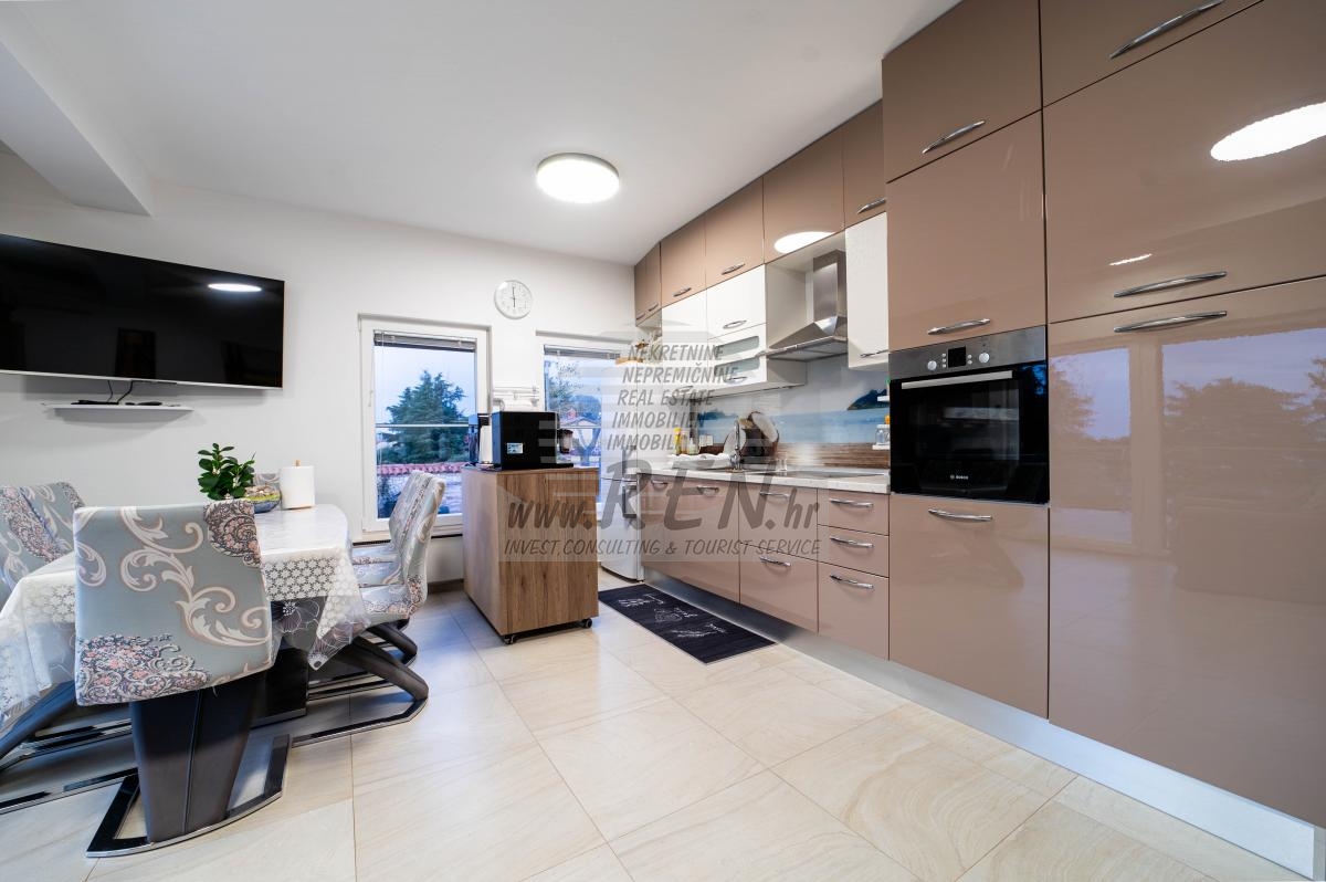 PRESTIGEHAUS MIT POOL – NUR 50 m VOM MEER 12