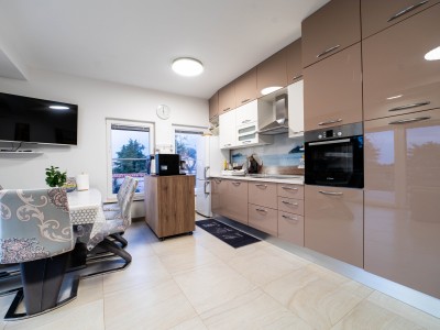 PRESTIGEHAUS MIT POOL – NUR 50 m VOM MEER 12