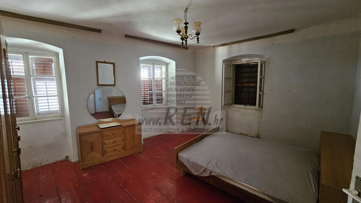 Steinhaus zur Renovierung im Herzen von Grožnjan 4