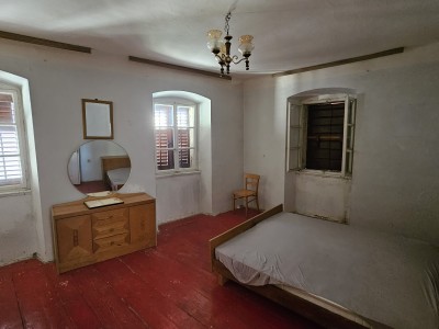 Steinhaus zur Renovierung im Herzen von Grožnjan 4