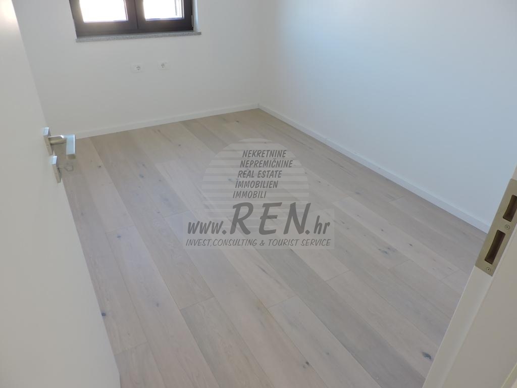 Stan u Umagu sa krovnom terasom  - top lokacija 150 m od mora! 9