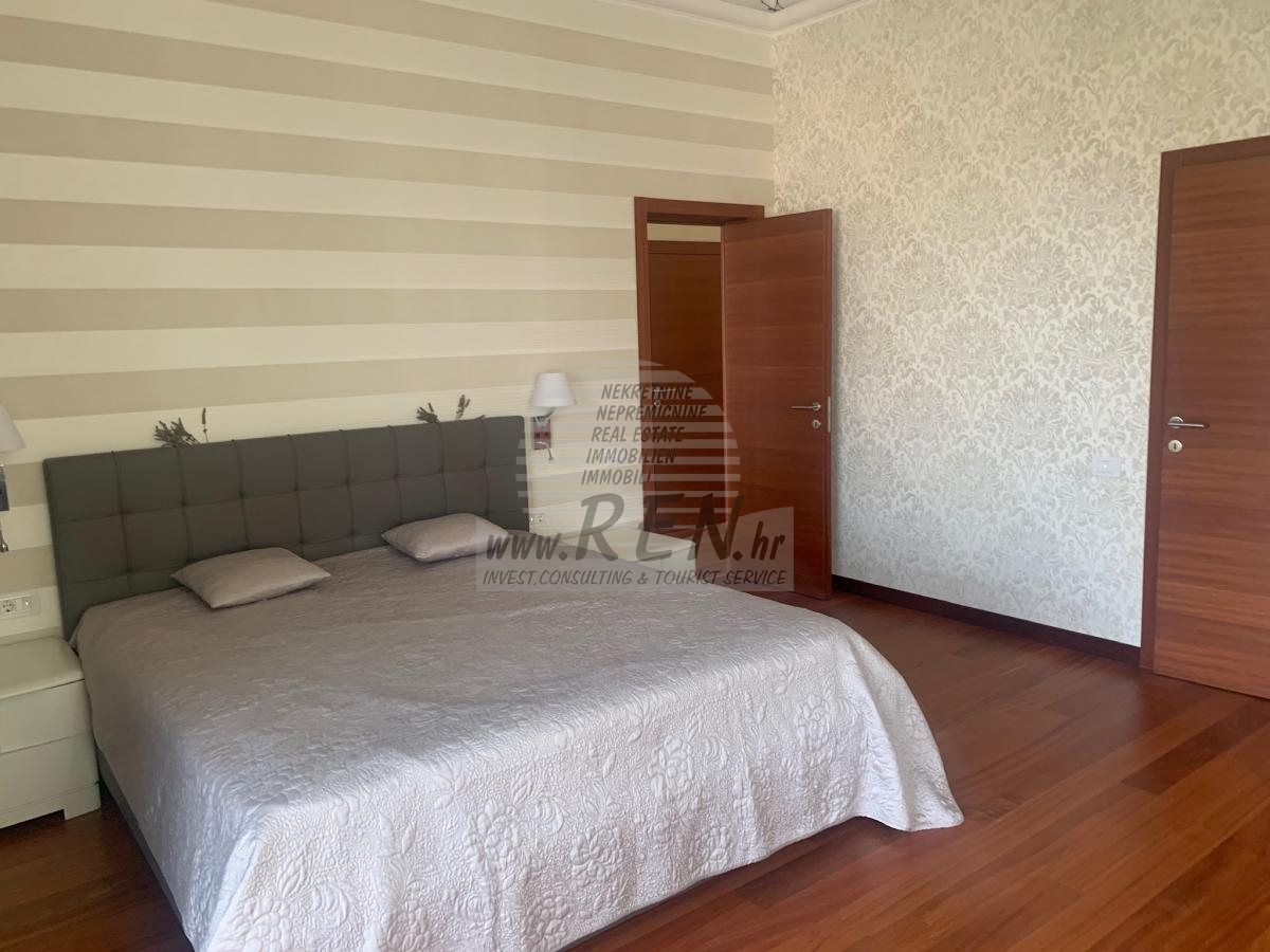 Moderna in luksuzna vila v bližini morja 20