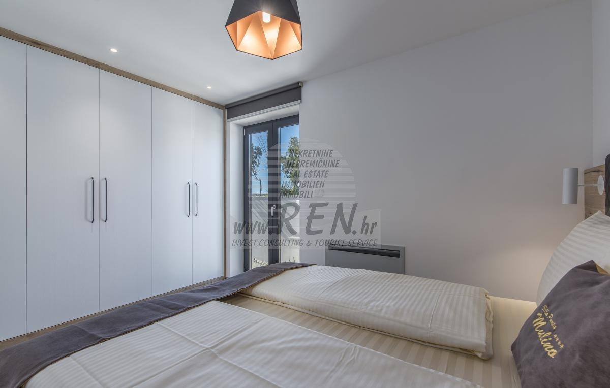 Luxury apartment in the vicinity of Umag, first row to the sea 3