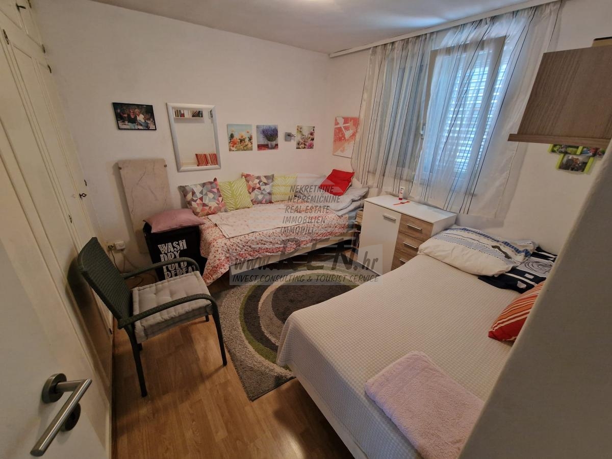 Stan s velikim vrtom blizu mora – Novigrad 11
