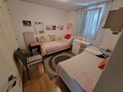 Stan s velikim vrtom blizu mora – Novigrad 11