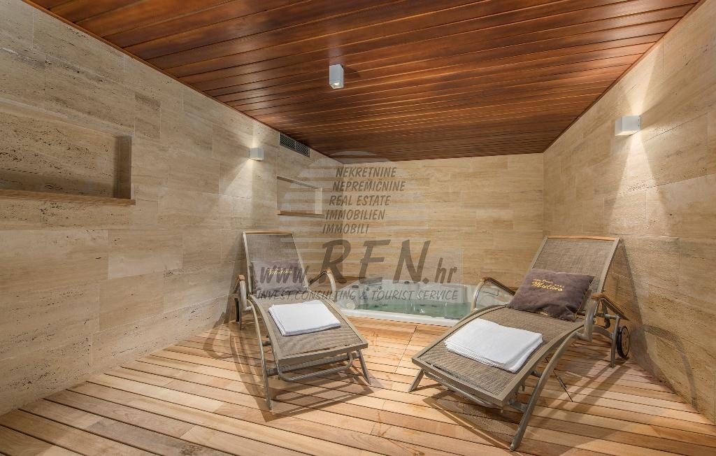 Luxury apartment in the vicinity of Umag, first row to the sea 13