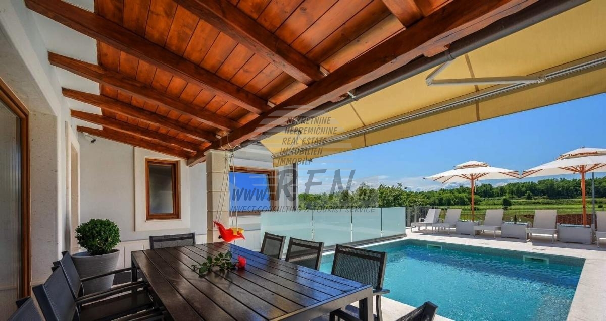 House with swimming pool near Brtonigla 1