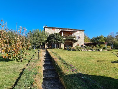 Stone house with a large garden in the vicinity of Buje 34