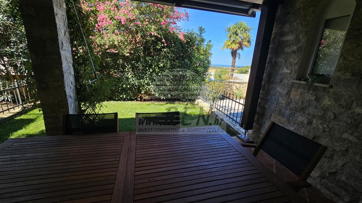 Mediteranska vrstna hiša s pogledom na morje – okolica Novigrada 2