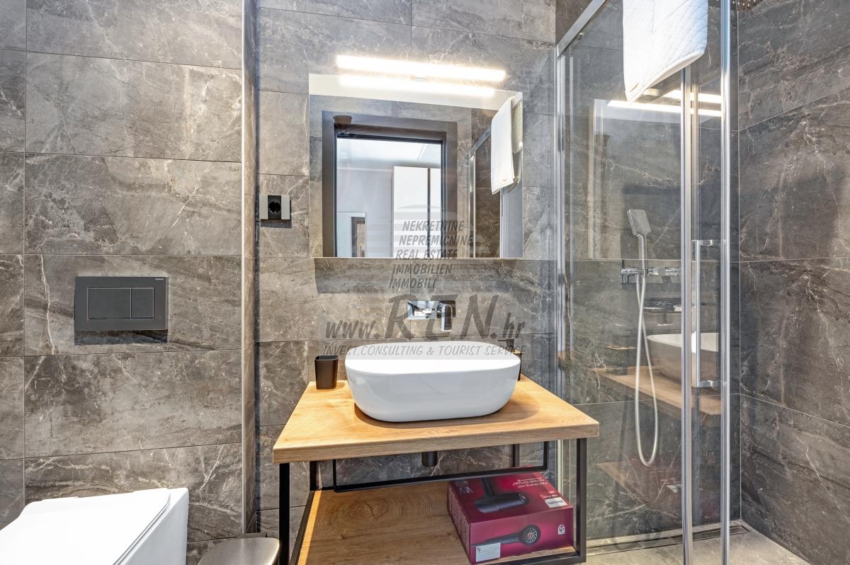 Luxury Villa with a unique view in Istria 32