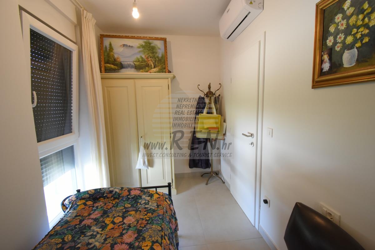 Apartment in Novigrad with a beautiful view of the sea 12