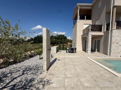 Doppelhaushälfte in ruhiger Lage mit herrlichem Blick auf das Meer und den Swimmingpool - in Gebäude 5