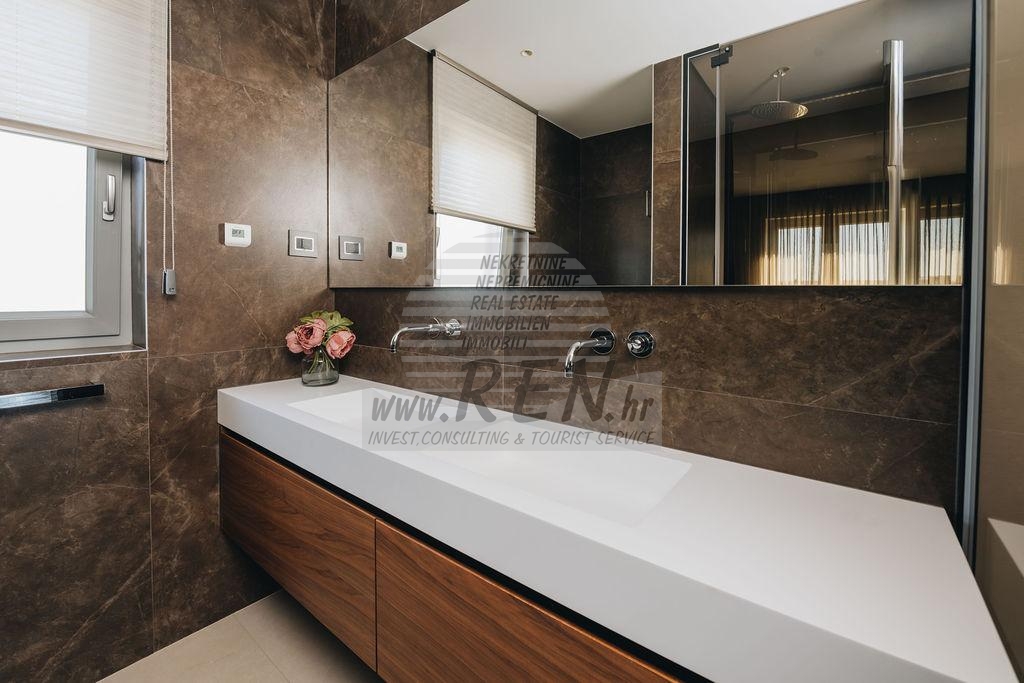 Luxuriöse Wohnung zum Verkauf im schönen Novigrad mit Meerblick 25