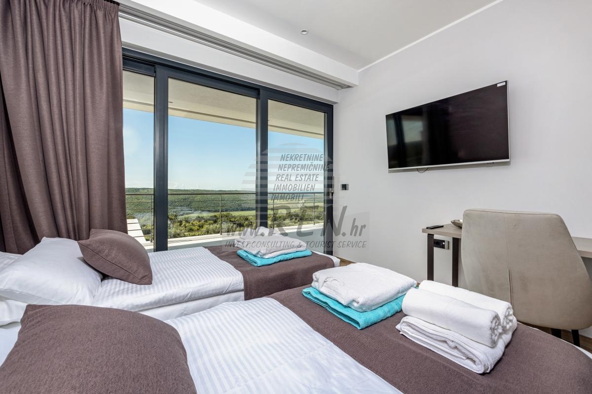 Luxury Villa with a unique view in Istria 37