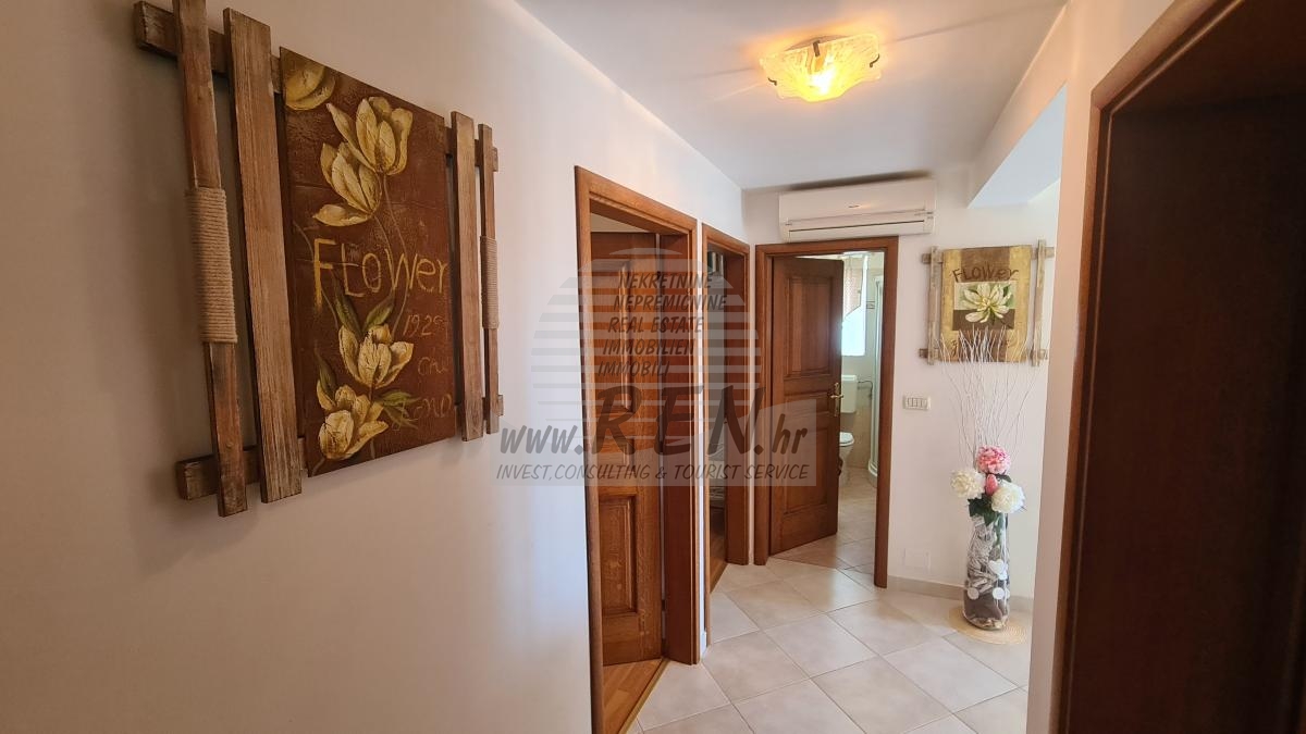 Apartment with sea view in Novigrad 10