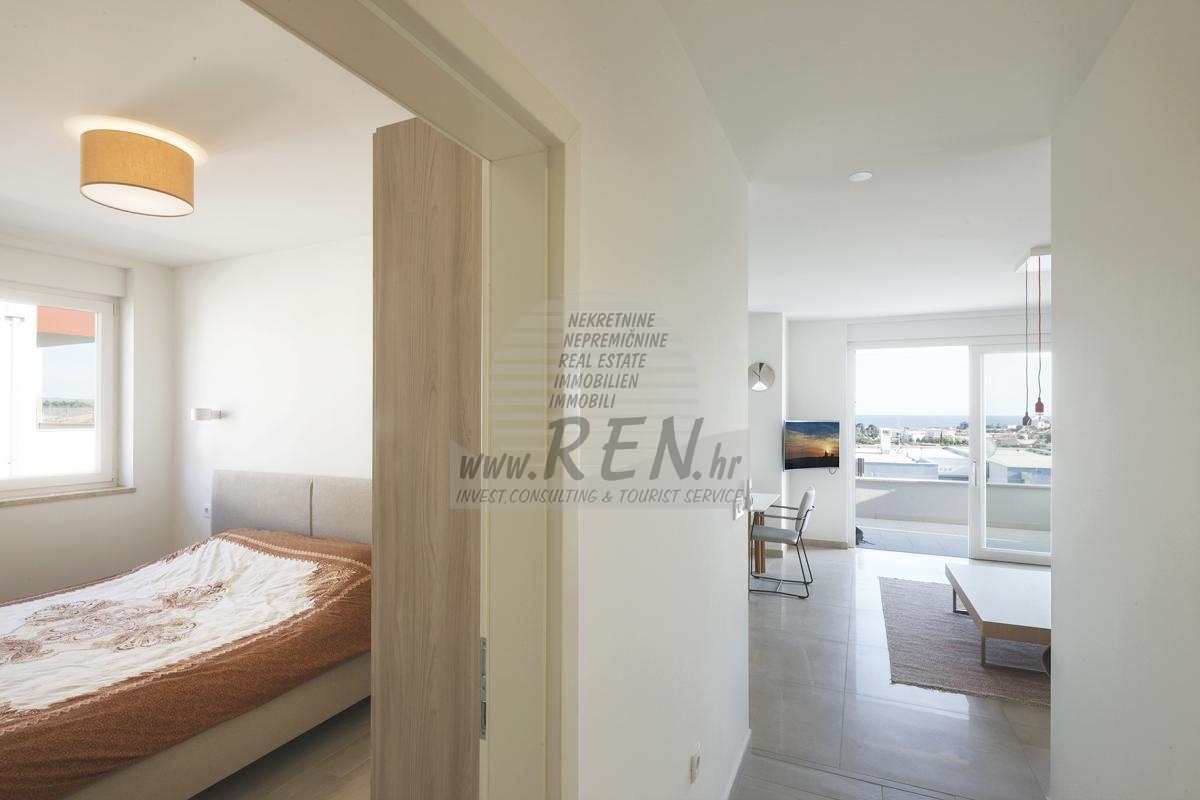 Apartma s čudovitim pogledom na morje v Novigradu 10