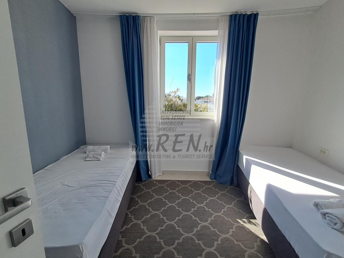 Penthouse in the first row to the sea 16