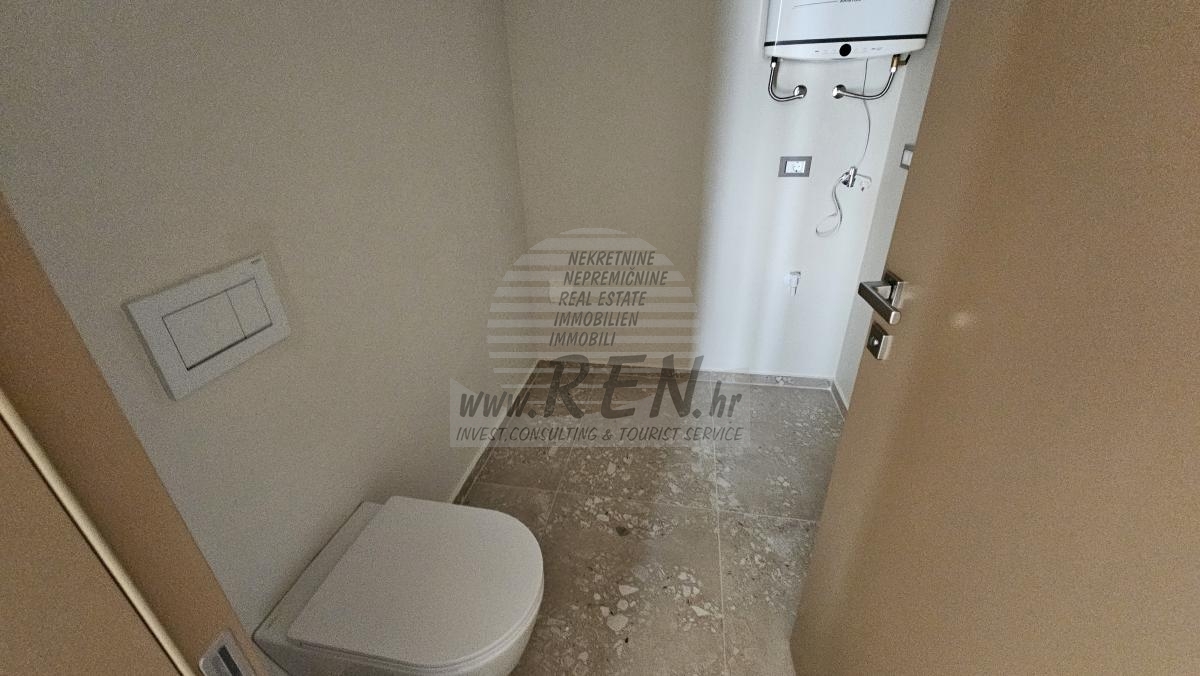 Luksuzni stan u prizemlju s privatnim vrtom – premium novogradnja, Novigrad 10