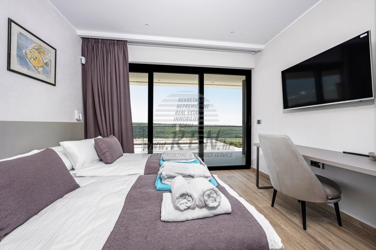 Luxury Villa with a unique view in Istria 33